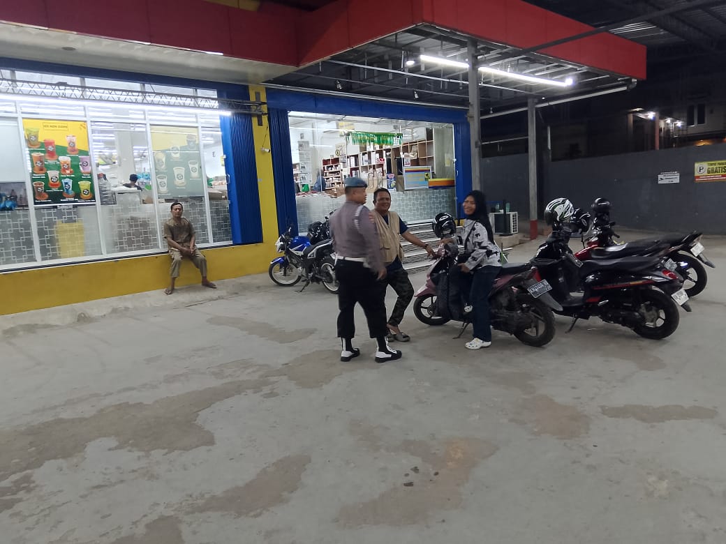 Piket Polsek Bulik melaksanakan sambang dan Silaturahmi kemasyarakat