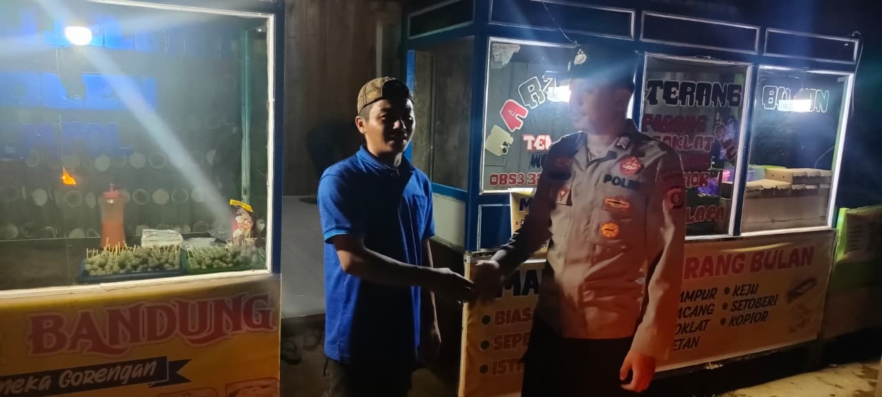 Personel Piket Polsek Sambangi Masyarakat, Pererat Silaturahmi dan Sampaikan Pesan Kamtibmas