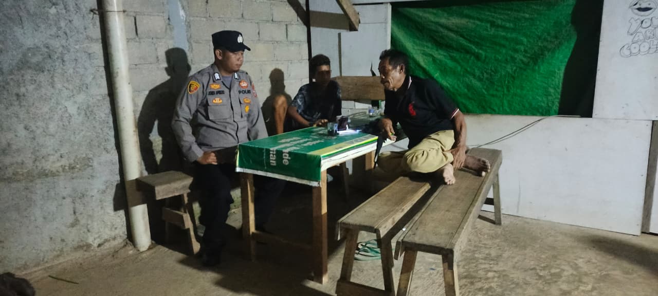 Melalui Silaturahmi, Personel Polsek Lamandau Kenalkan Layanan Darurat 110 kepada Masyarakat