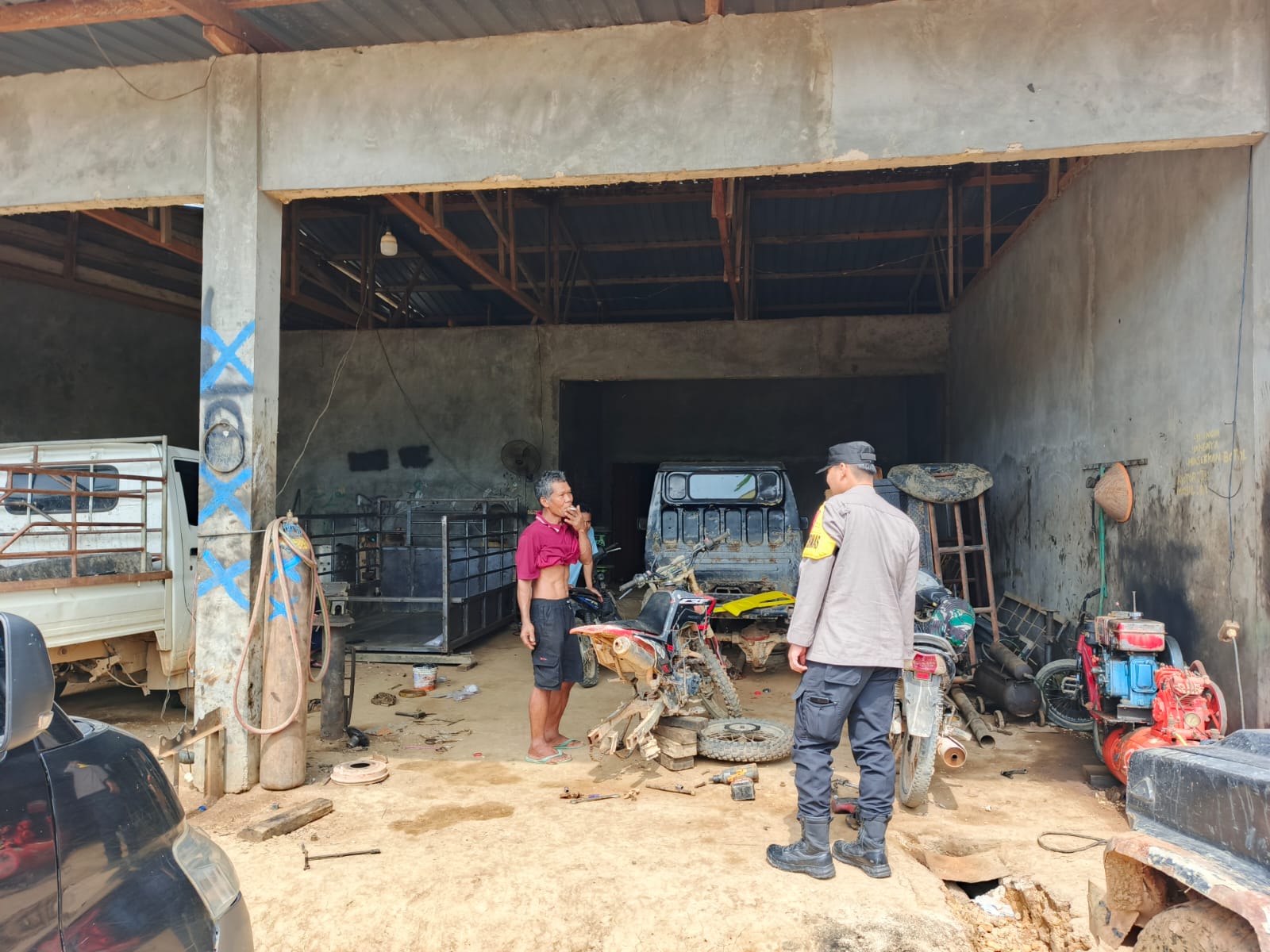 Personel Polsek Lamandau Sambangi dan Jalin Silaturahmi dengan Masyarakat, Sosialisasikan Layanan 110