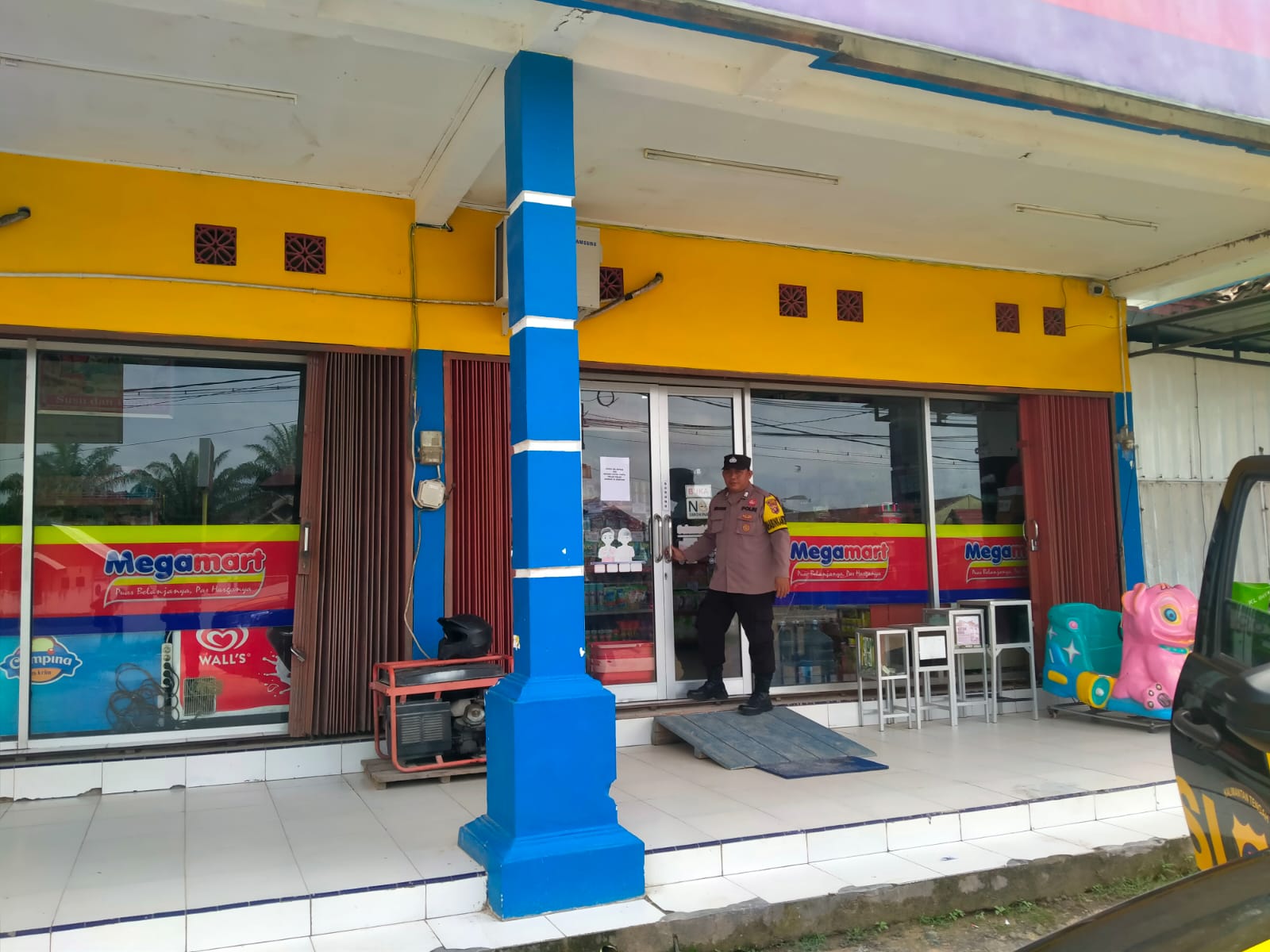 Kapolsek Sematu Jaya IPDA Eko Haryanto, S.H. mengatakan patroli merupakan kegiatan rutin baik siang maupun malam hari tersebut guna mencegah terjadinya tindak pidana untuk mewujudkan situasi kamtibmas yang aman dan kondusif.
