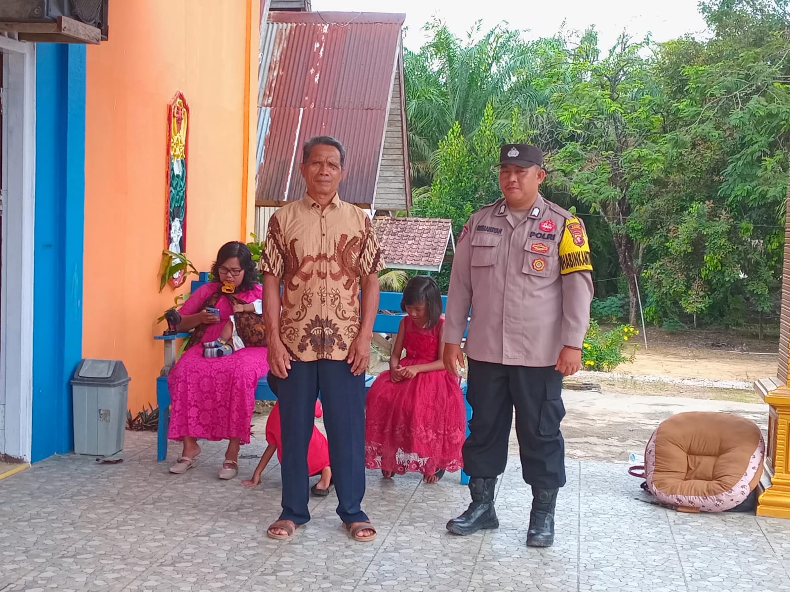 Polsek Sematu Jaya Laksanakan Pengamanan Ibadah Minggu di GKE Effata