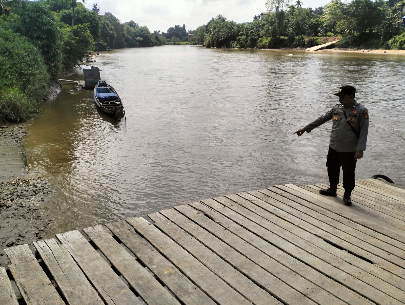Polsek Marikit Pantau Situasi ketinggian Debit air di Das Katingan untuk antisipasi bencana Banjir.