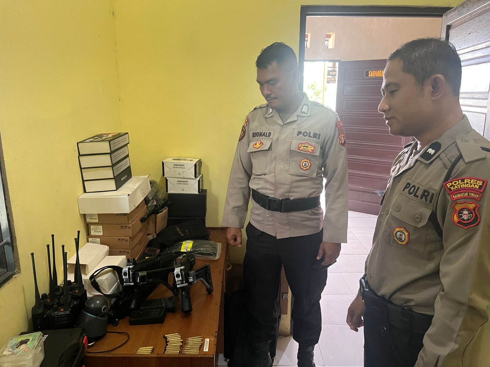 Personel Samapta Laksanakan Serah Terima Piket Jaga Mako dan Inventaris Penjagaan.