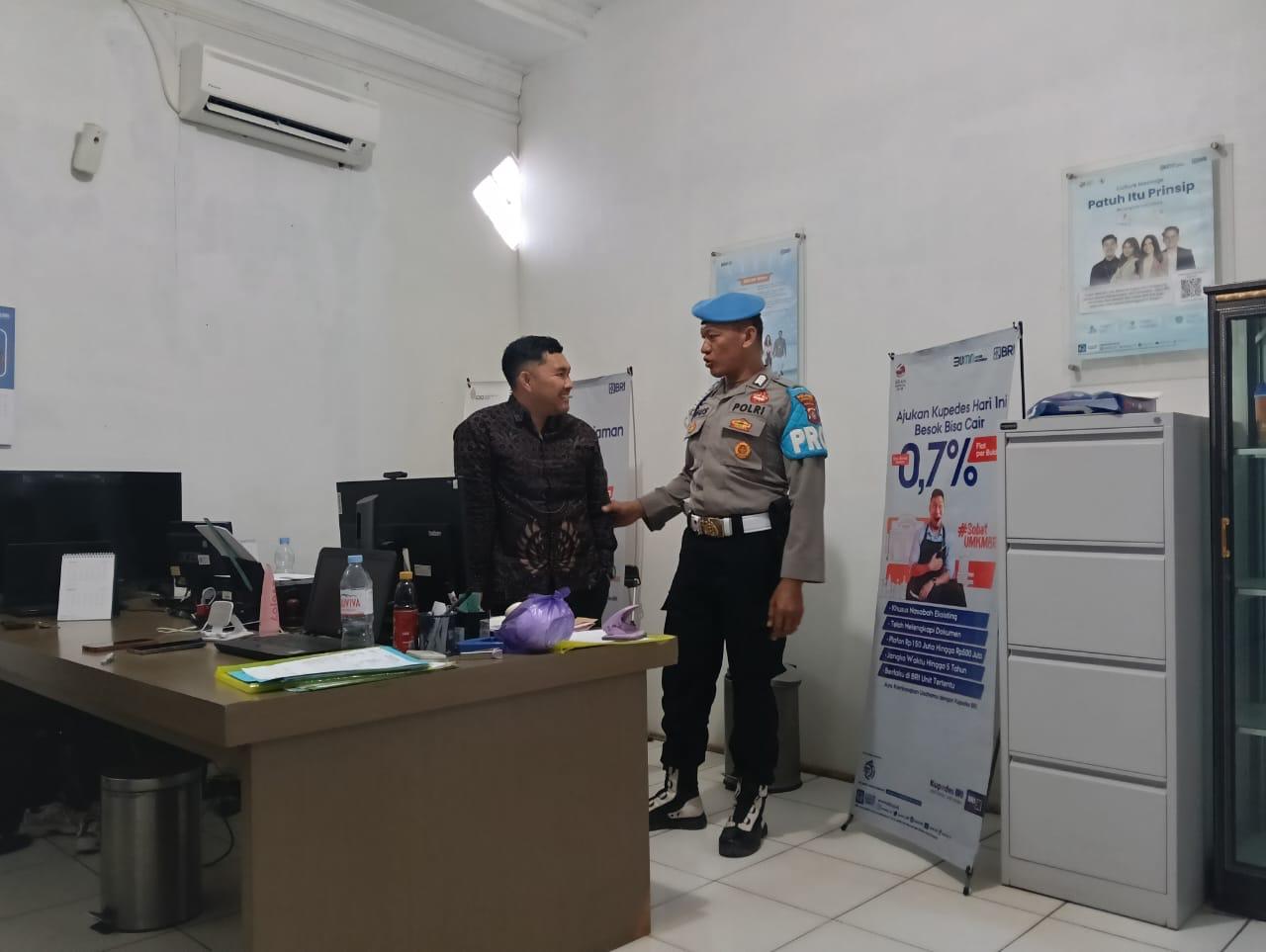 Piket Polsek Sematu Laksanakan Sambang dan Silaturahmi kepada Warga Masyarakat