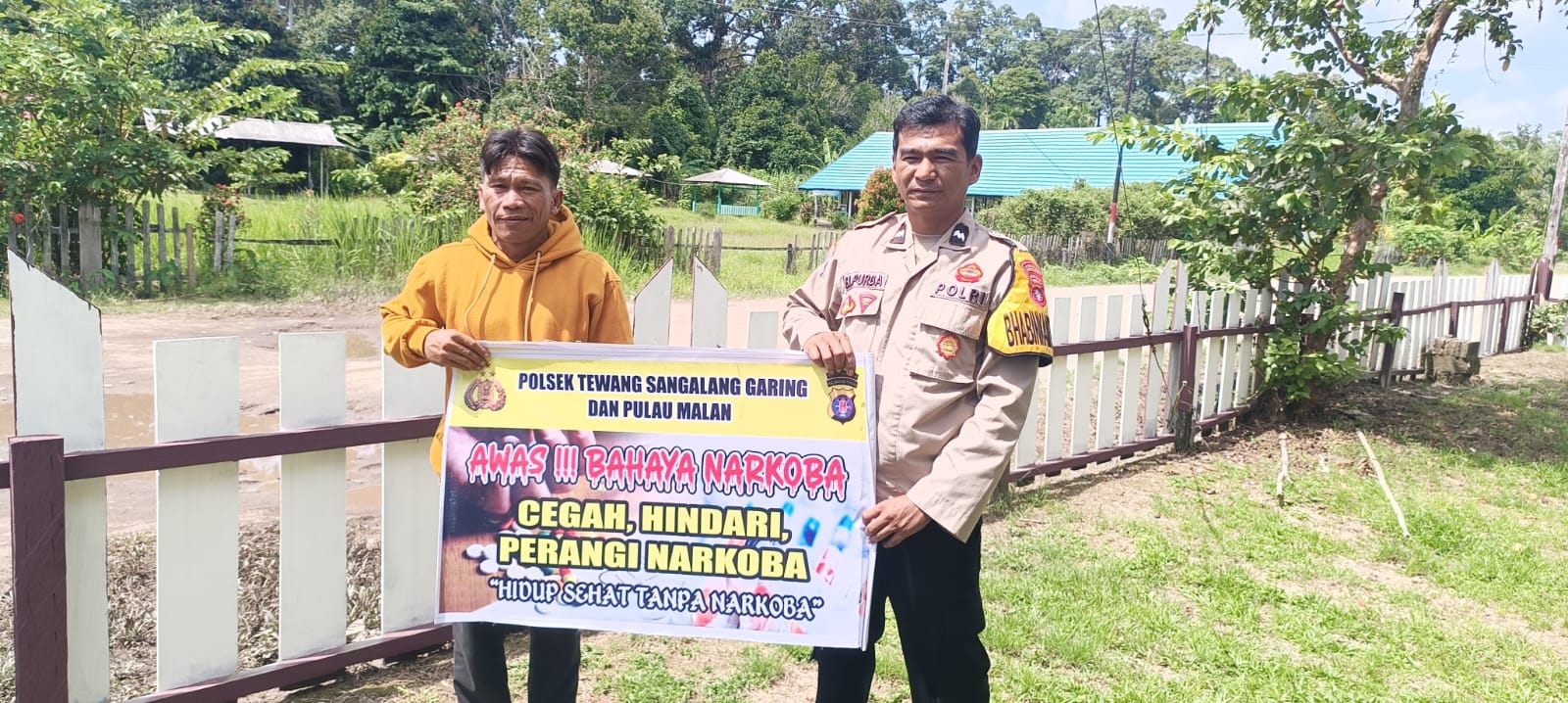 ‎Melalui Media Spanduk, Polsek Tewang Sangalang Garing dan Pulau Malan Imbau Warga Tidak Terjerumus  Penyalahgunaan Narkoba.