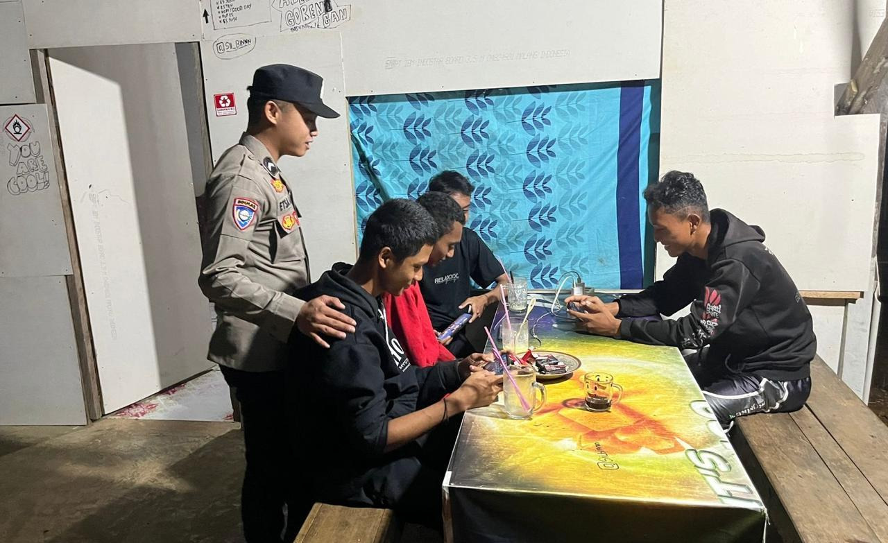Lewat Sambang Warga, Personel Polsek Sosialisasikan Layanan Pengaduan 110