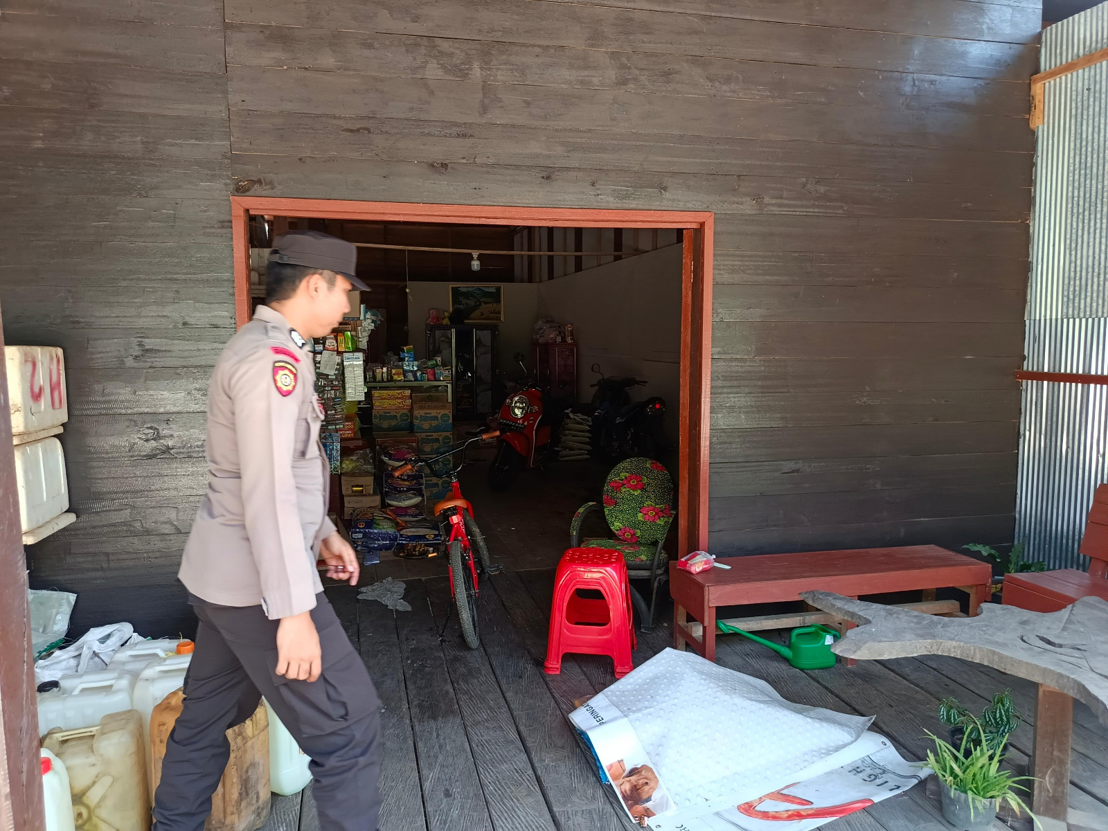Piket Polsek laksanakan Patroli di Pasar di Wilkum Polsek Delang