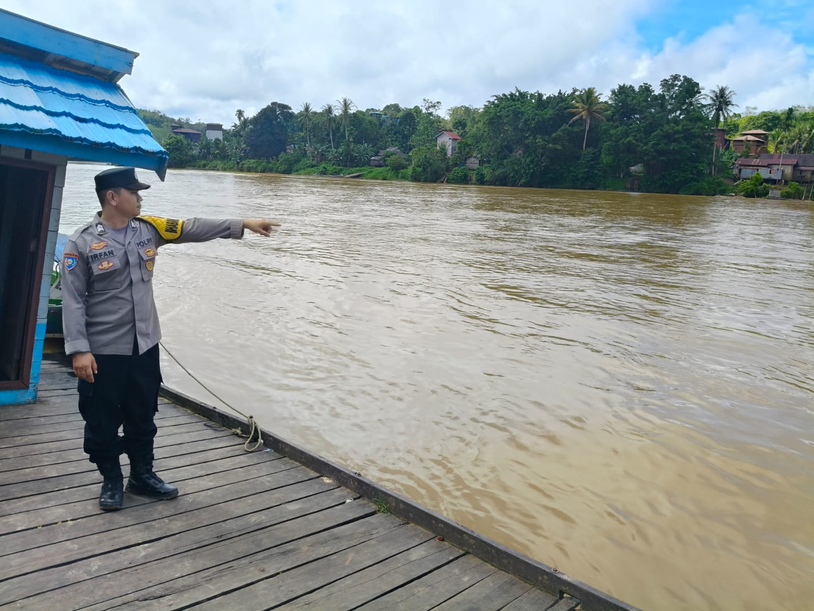 Piket Polsek Marikit Monitoring Debit Air Das Katingan.