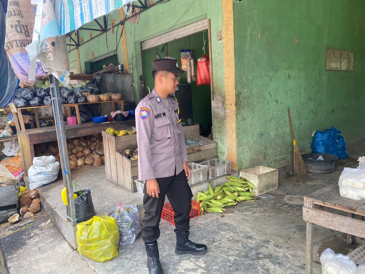 Kapolsek Sematu Jaya IPDA Eko Haryanto, S.H. mengatakan patroli merupakan kegiatan rutin baik siang maupun malam hari tersebut guna mencegah terjadinya tindak pidana untuk mewujudkan situasi kamtibmas yang aman dan kondusif.