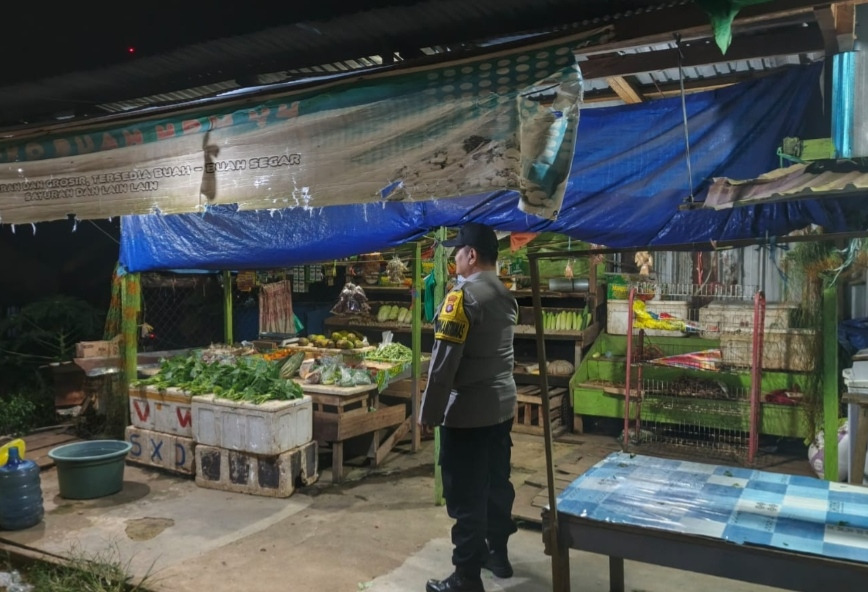 Piket Polsek Delang Sambangi Pedagang, Jalin Kedekatan dengan Masyarakat