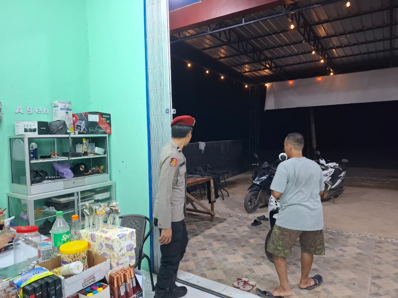 Melalui Silaturahmi, Personel Polsek Lamandau Kenalkan Layanan Darurat 110 kepada Masyarakat