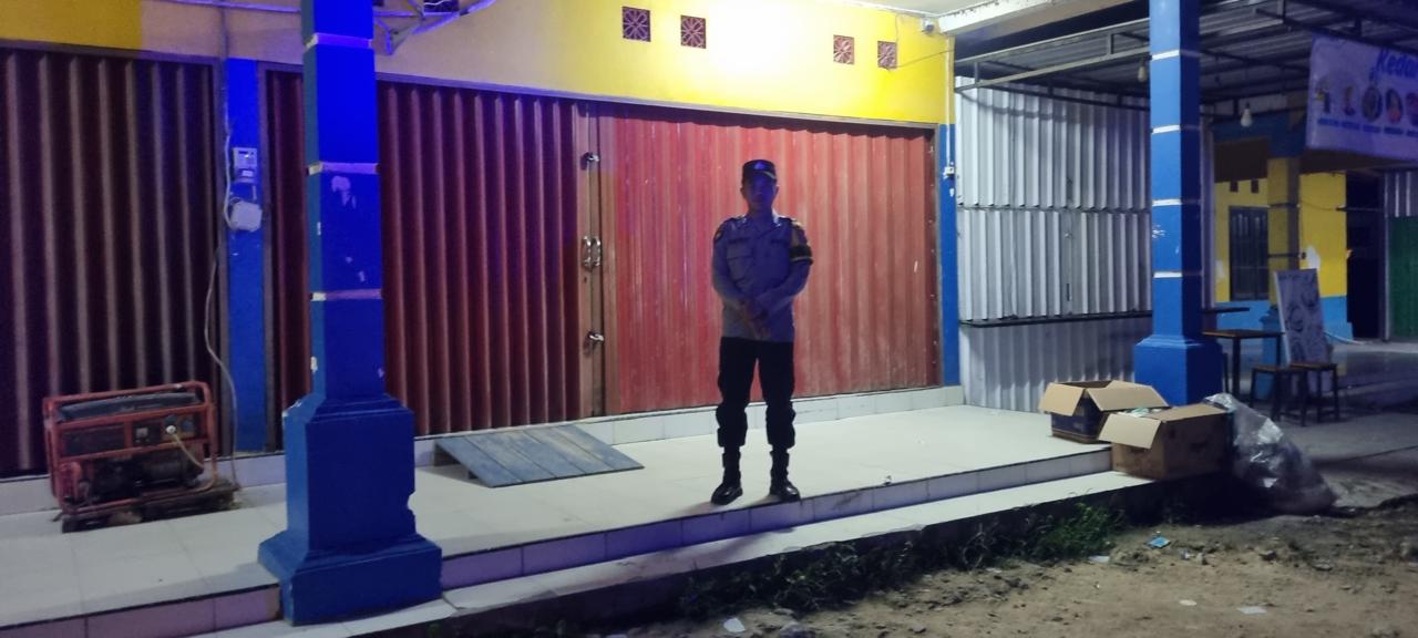 Piket Polsek Patroli kepertokoan diwilkum Polsek Sematu Jaya