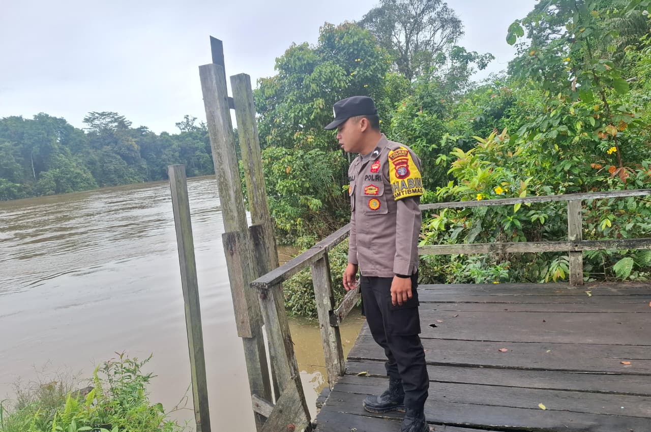 Piket Polsek Cek Debit Air Sungai Lamandau