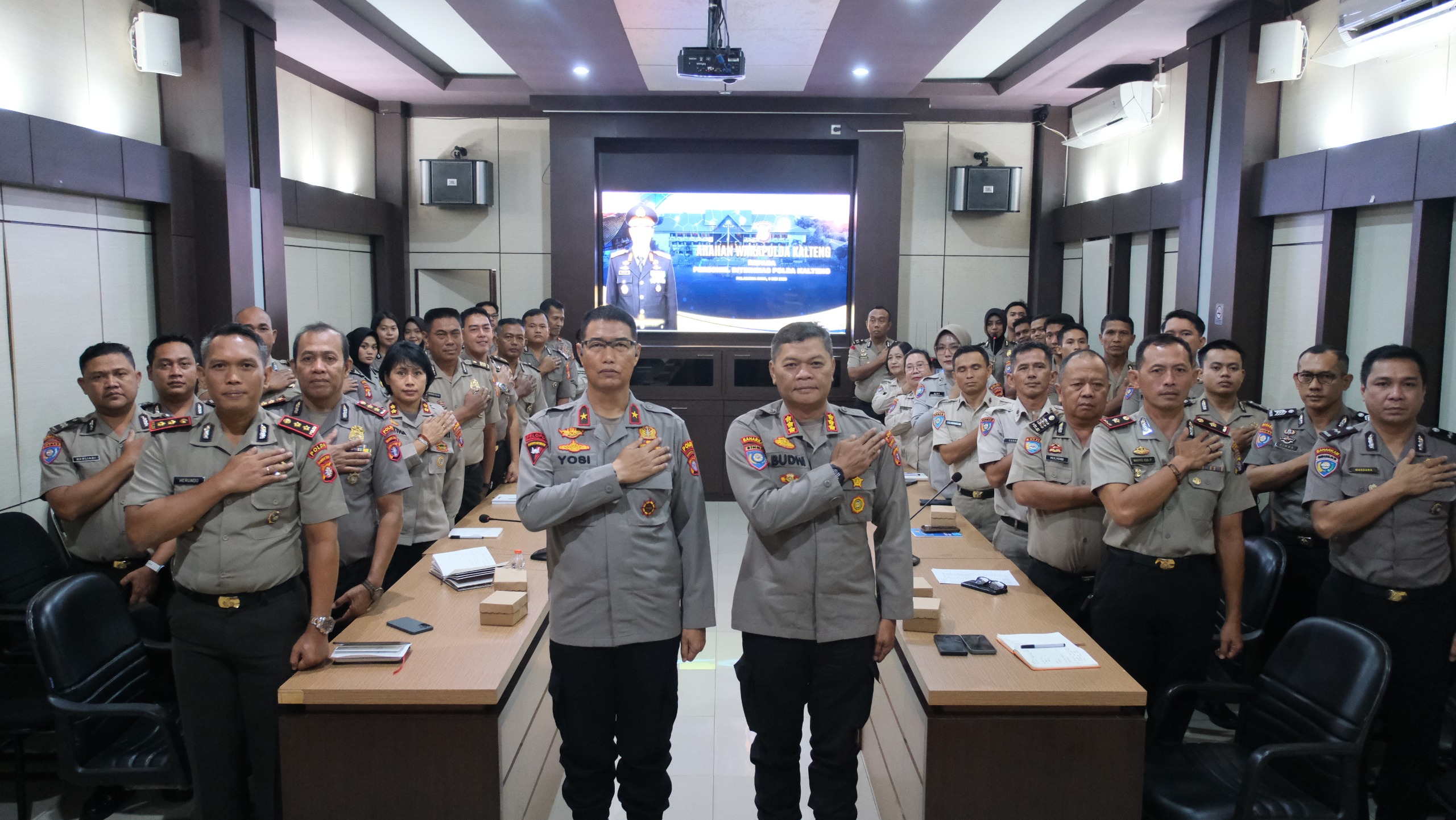 Sampaikan Arahan ke Personel Ditbinmas, Wakapolda Kalteng: Aktif Sambangi Masyarakat