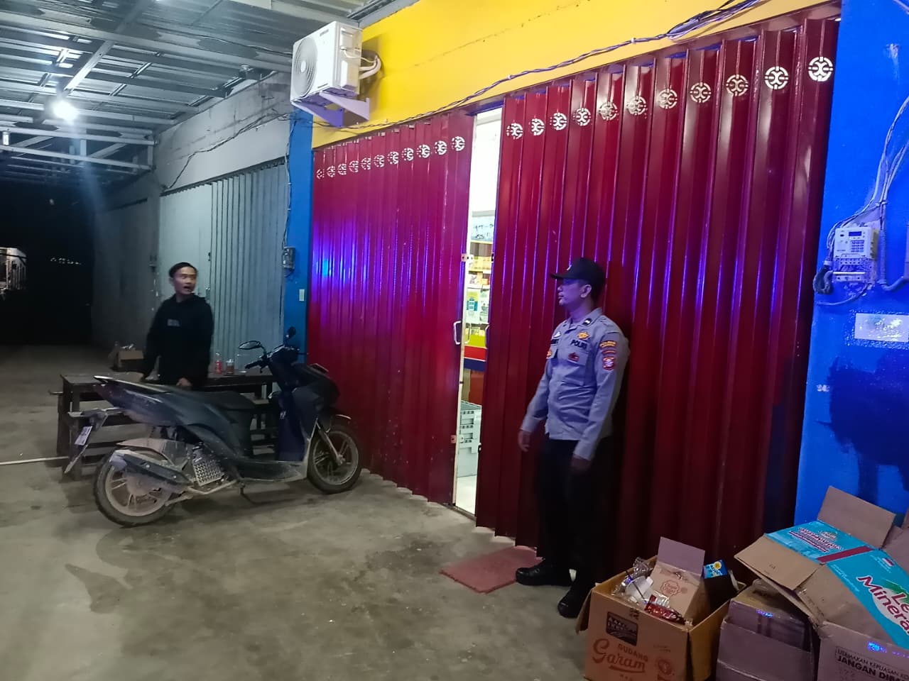 Piket Polsek Patroli kepertokoan diwilkum Polsek Sematu Jaya