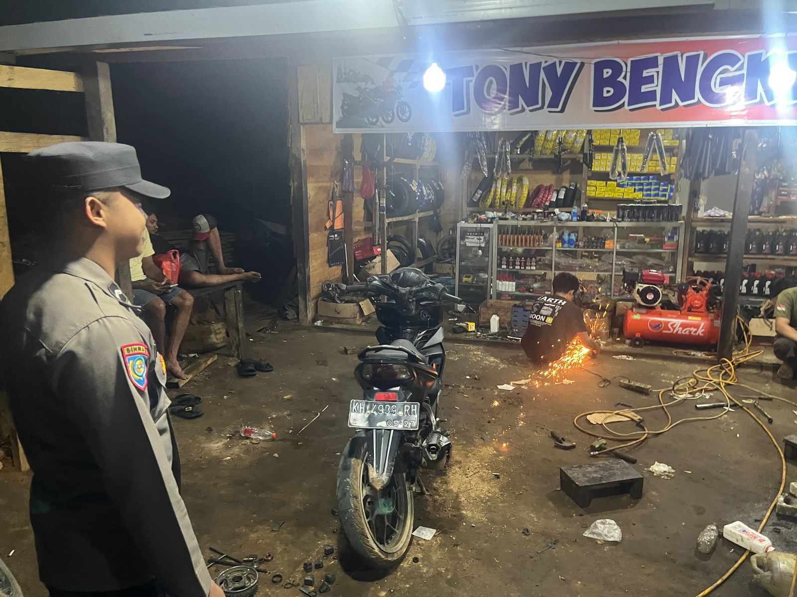 Hadir Di Tengah Masyarakat, Polsek Lamandau Patroli Dialogis Cegah Gangguan Kamtibmas