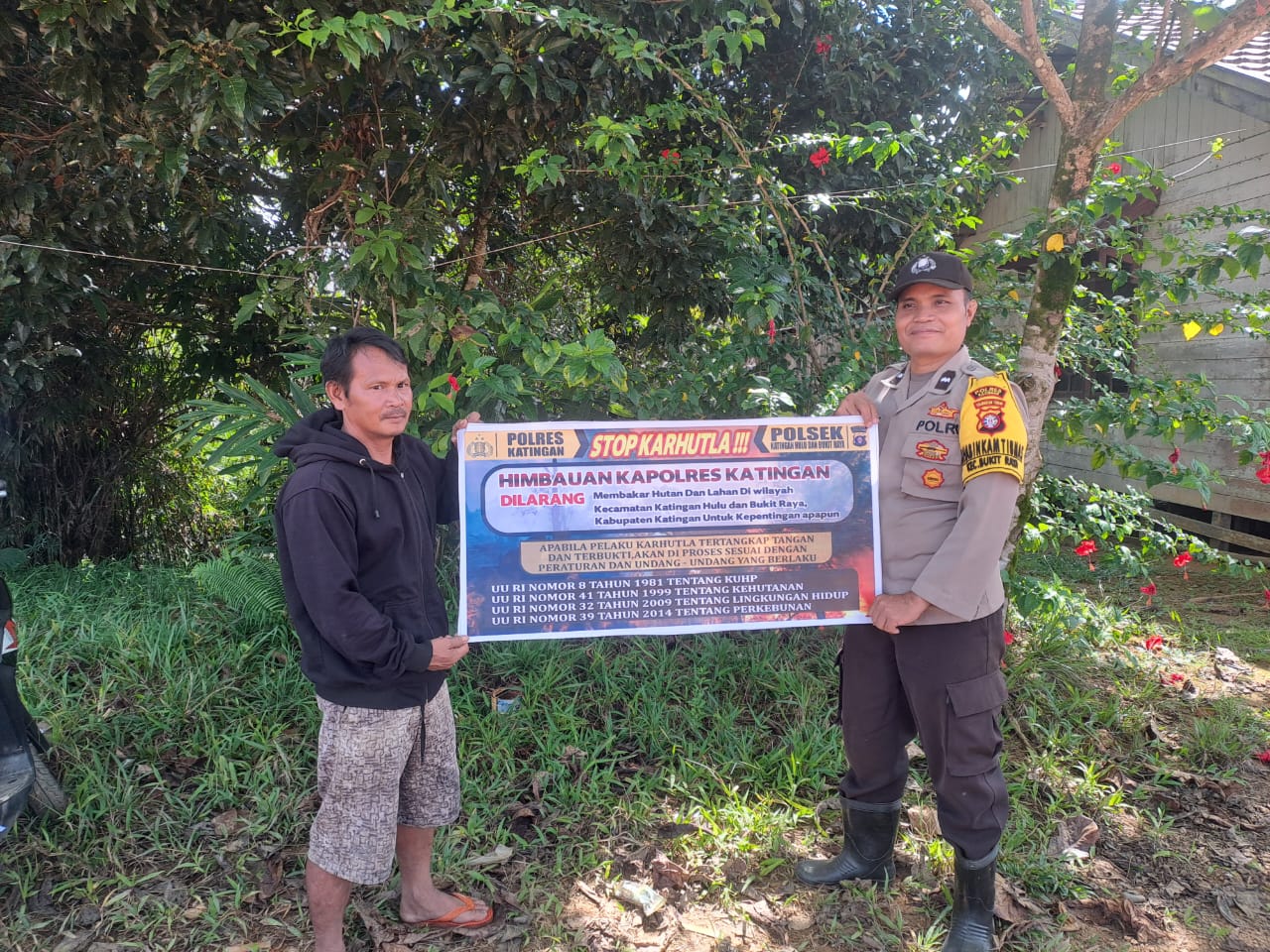 Upaya Pencegahan Kebakaran Hutan dan Lahan di Kecamatan Katingan Hulu dan Bukit Raya, Bhabinkamtibmas sosialisasi kepada masyarakat.