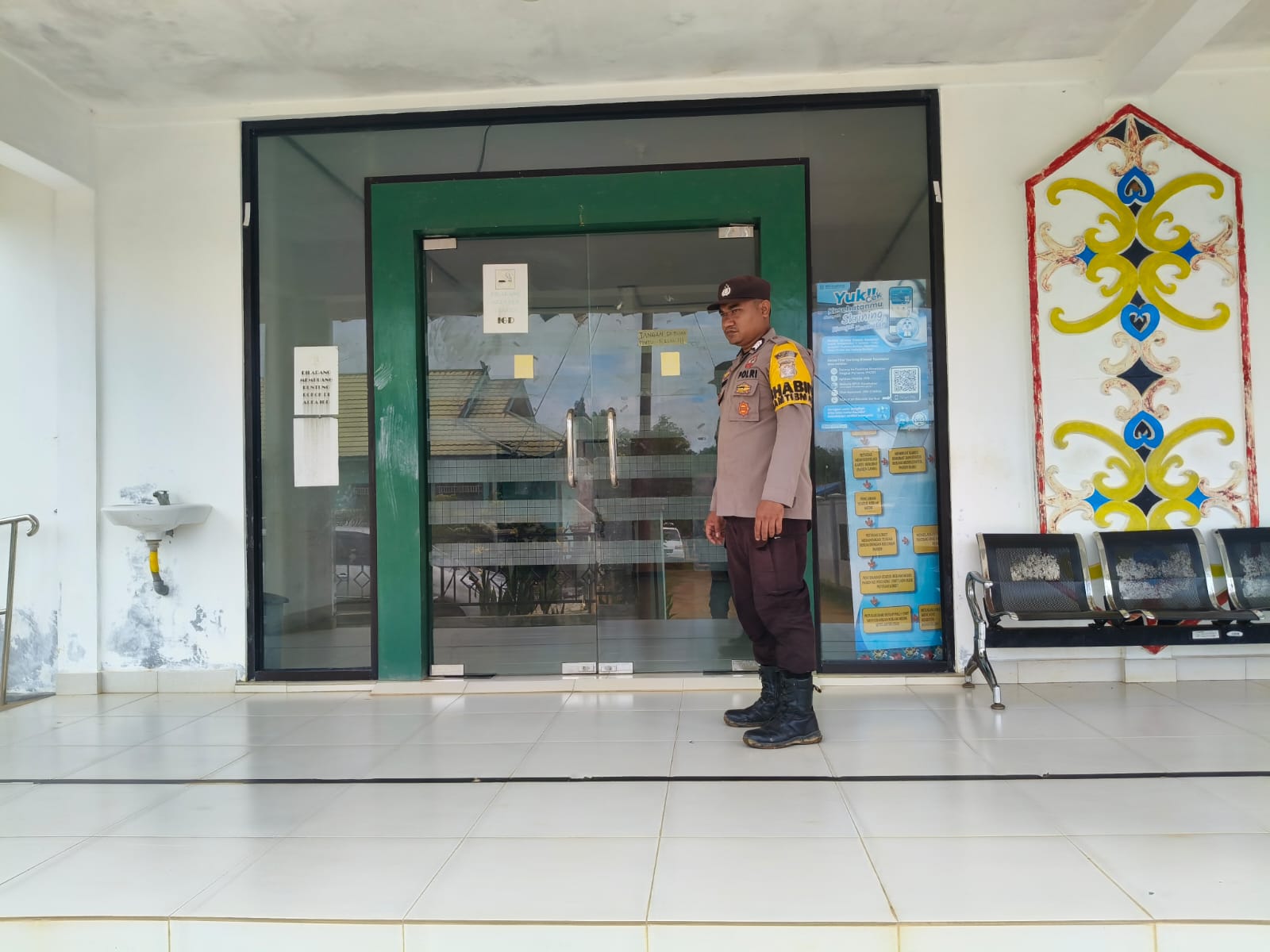Personel Samapta Polres Katingan Patroli di Objek Vital Desa Hampalit.