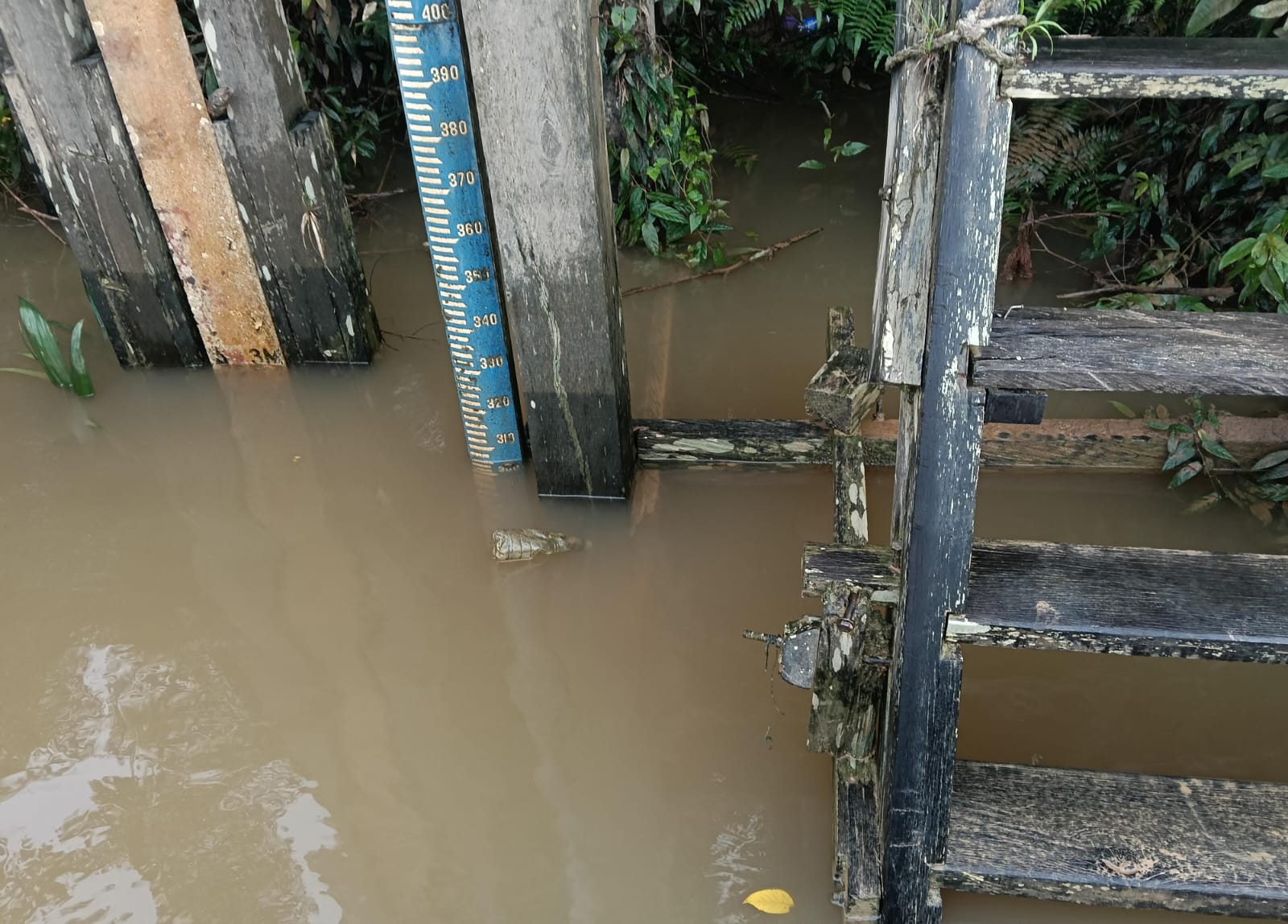 Piket Polsek Cek Debit Air Sungai Lamandau