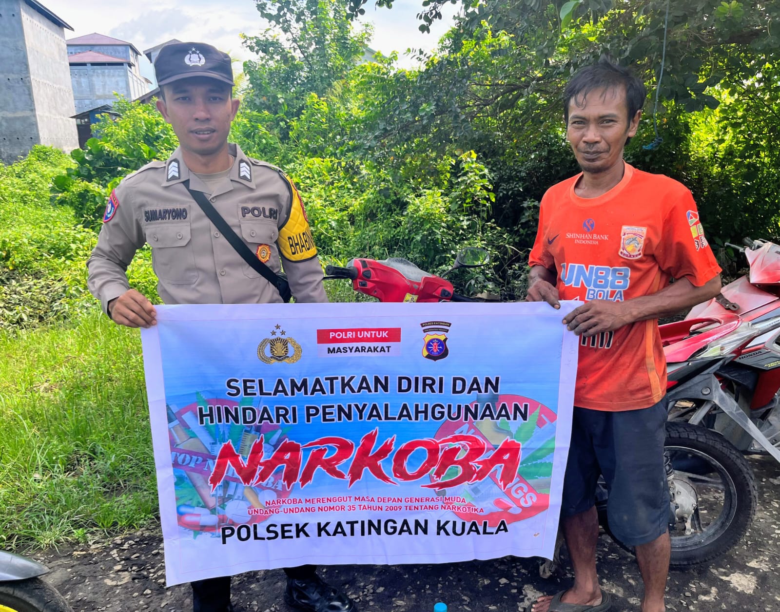 Personil Polsek Katingan Kuala Sosialisasi Tentang Bahaya Narkoba Serta Menghimbau Masyarakat Untuk Tidak Menggunakan dan Menjauhi Narkoba