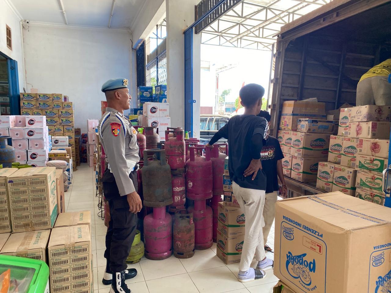 Kapolsek Sematu Jaya IPDA Eko Haryanto, S.H. mengatakan patroli merupakan kegiatan rutin baik siang maupun malam hari tersebut guna mencegah terjadinya tindak pidana untuk mewujudkan situasi kamtibmas yang aman dan kondusif.