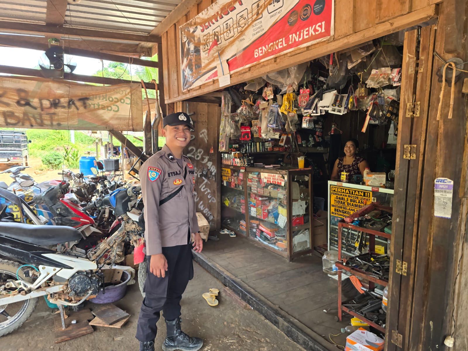 Sambang Bengkel Warga, Personel Piket Polsek Lamandau Ingatkan Pentingnya Kamtibmas