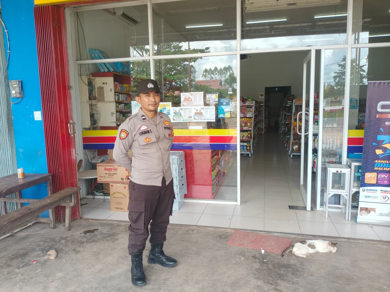 Sematu Jaya, Dalam rangka menjamin salah satu aktifitas warga dalam memenuhi kebutuhan sehari hari, anggota patroli Polsek Sematu Jaya melaksanakan patroli ke Megamart yang ada di wilayah Polsek Sematu Jaya