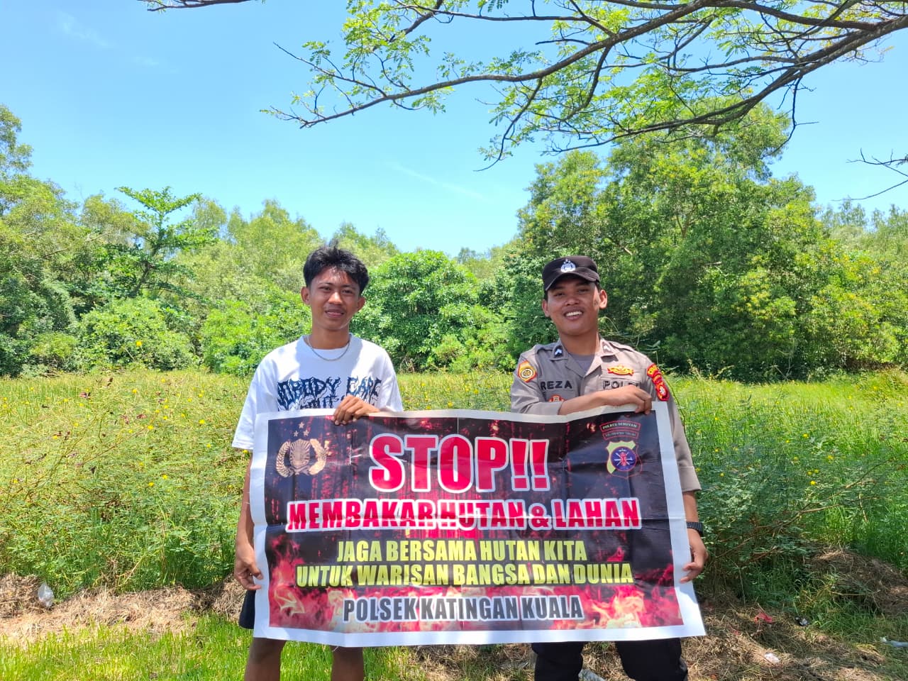 Polsek Katingan KualaBhabinkamtibmas Kel Pegatan Hilir Sosialisasi Himbauan tentang Karhutla Kepada petani.
