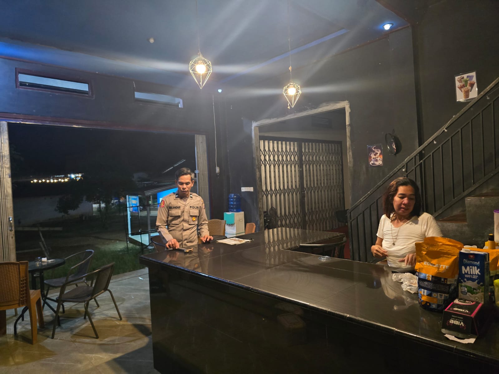 Piket Polsek Sambangi Masyarakat dan Sosialisasikan Tentang Layanan Hotline 110