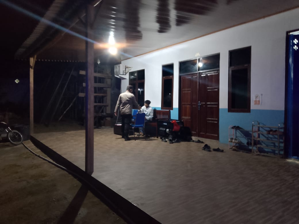 Melalui Sambang Warga, Piket Polsek Sosialisasikan Hotline 110