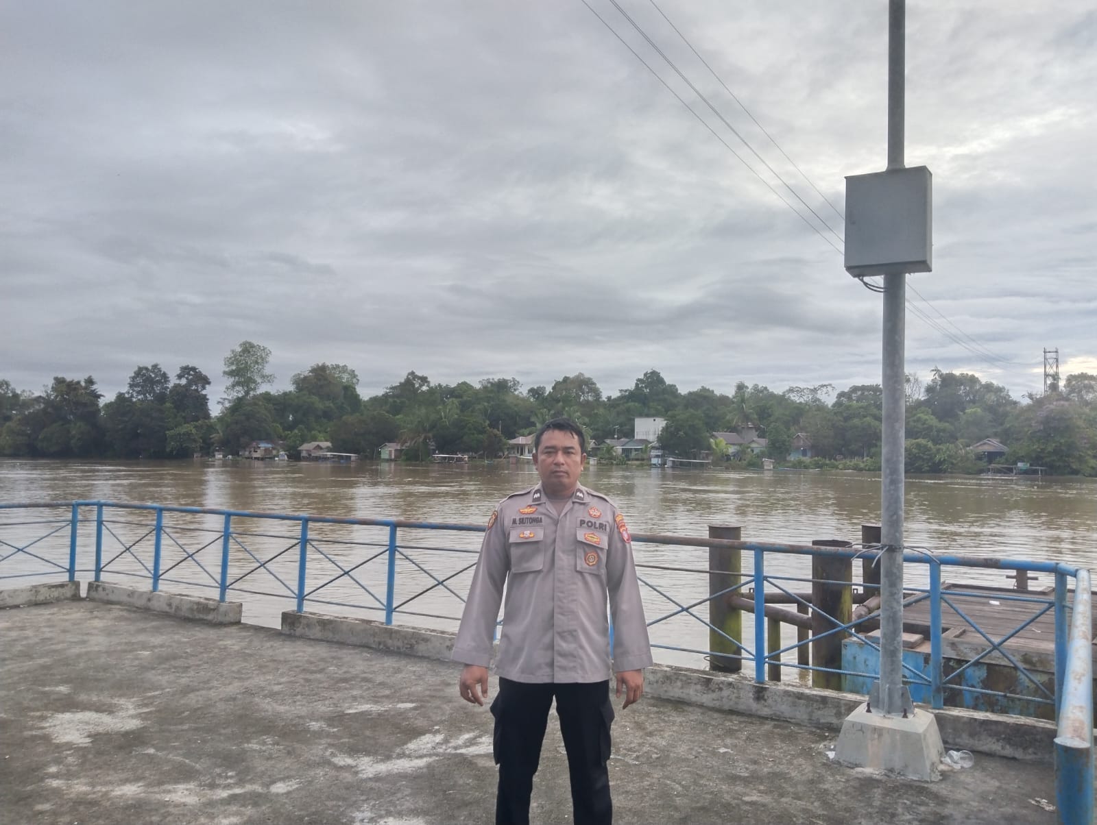 Piket Polsek Bulik Cek debit air di Kelurahan Nanga Bulik