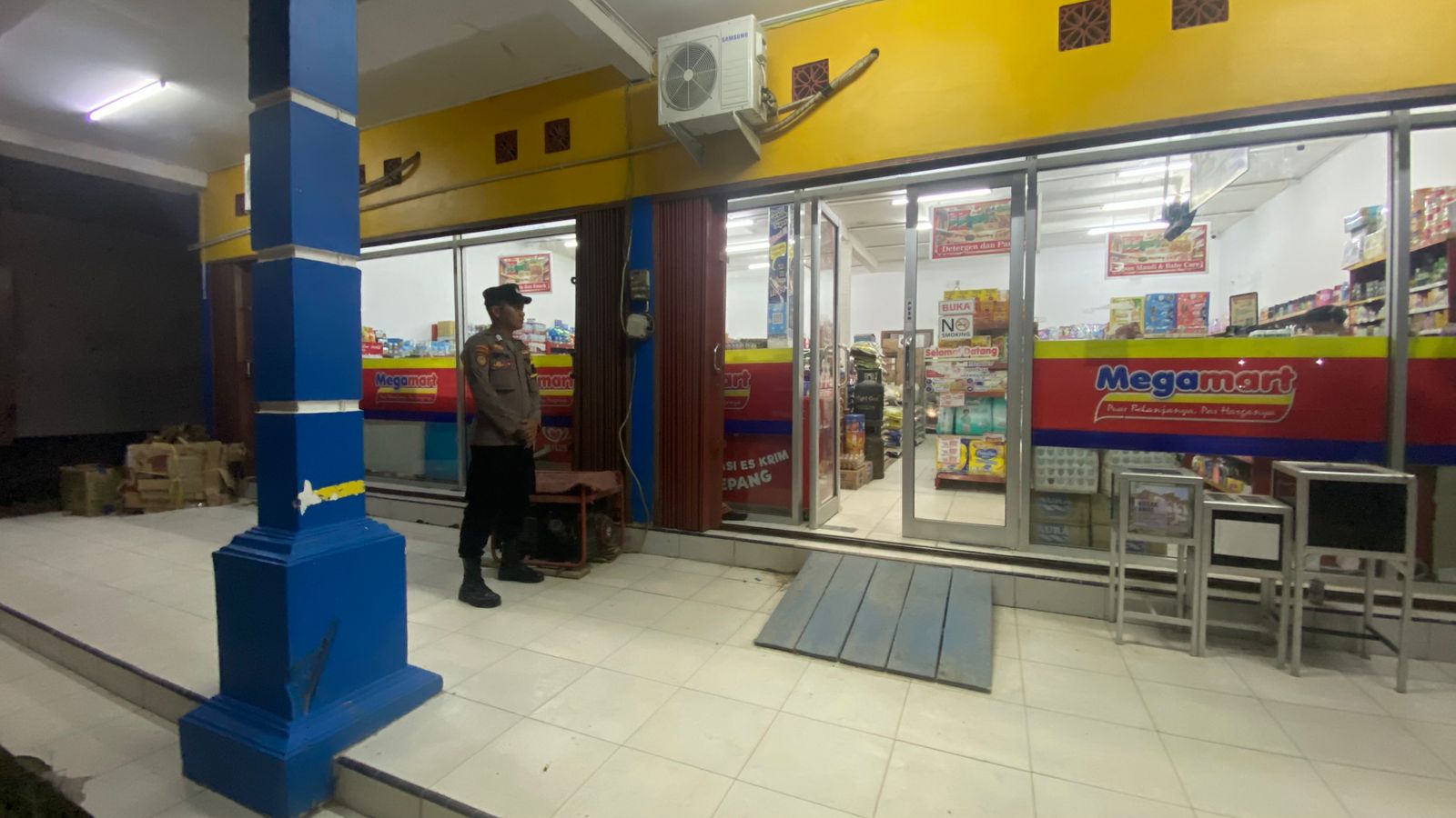 Cegah Gangguan Kamtibmas, Piket Polsek Sematu Jaya Patroli ke Pertokoan