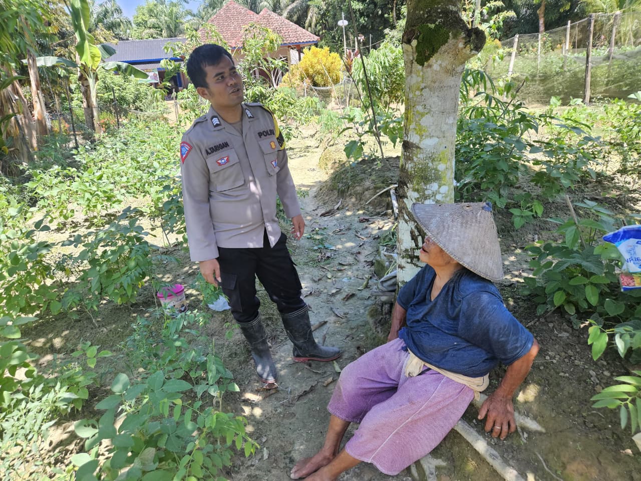 Dukung Ketahanan Pangan, Bhabinkamtibmas Polsek Sematu Jaya Silaturahmi ke masyarakat terkait Program Asta Cita Presiden RI