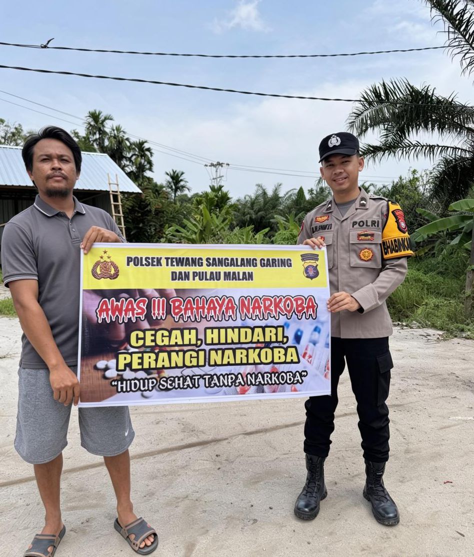 Melalui Media Spanduk, Polsek Tewang Sangalang Garing dan Pulau Malan Imbau Warga Tidak Terjerumus Penyalahgunaan Narkoba.