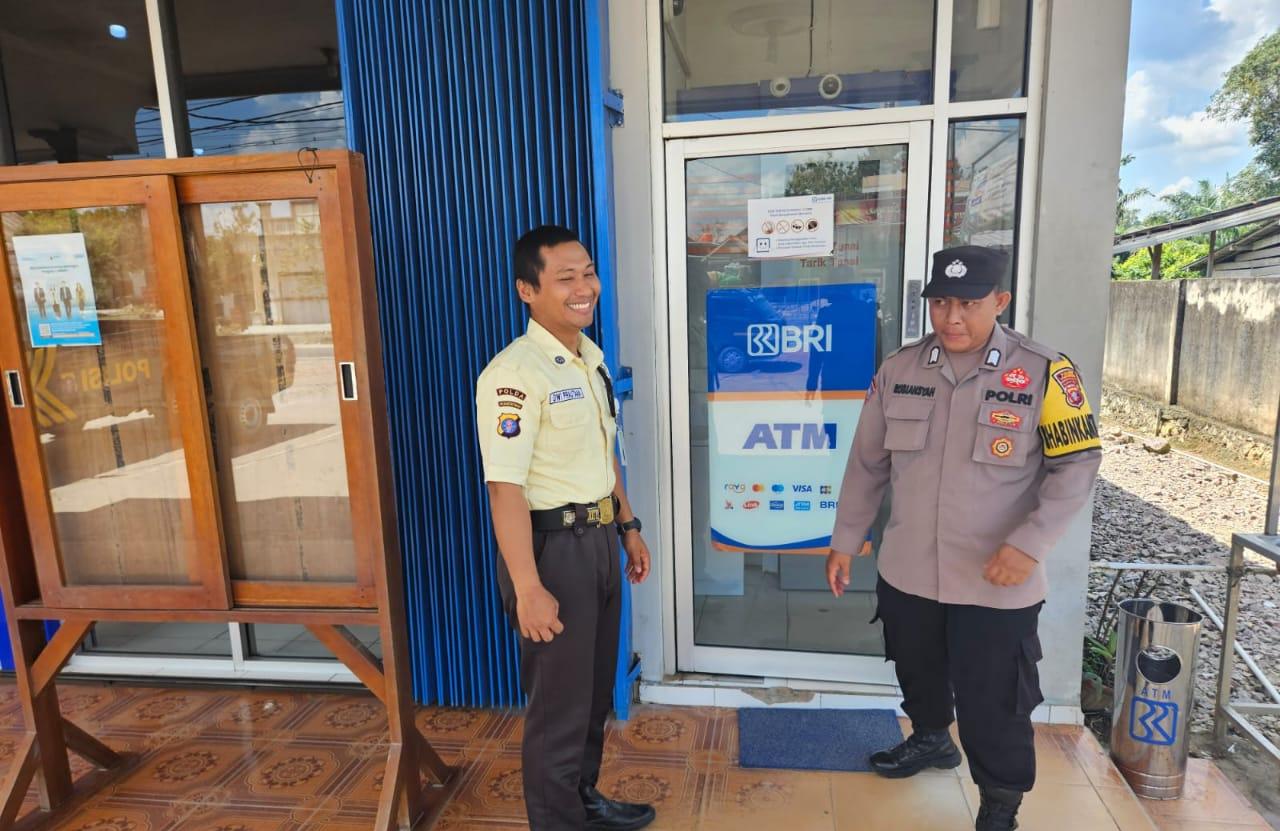 Kapolsek Sematu Jaya IPDA Eko Haryanto, S.H. mengatakan patroli merupakan kegiatan rutin baik siang maupun malam hari tersebut guna mencegah terjadinya tindak pidana untuk mewujudkan situasi kamtibmas yang aman dan kondusif.