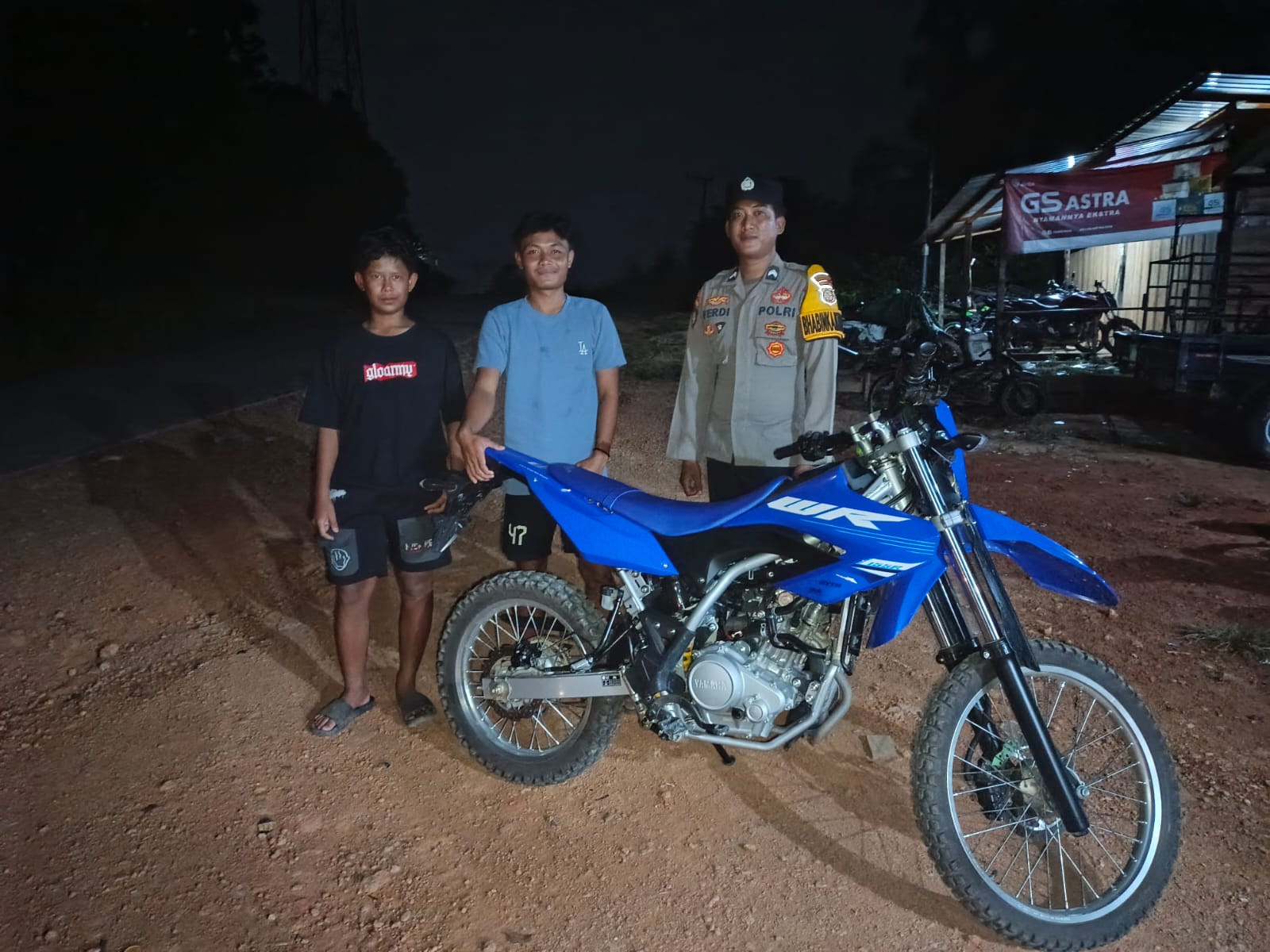 Personel Piket Polsek Lamandau Laksanakan Patroli Dialogis dan Sambang Warga Jaga Kamtibmas