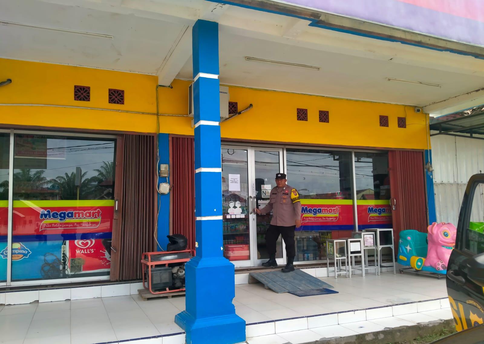 Kapolsek Sematu Jaya IPDA Eko Haryanto, S.H. mengatakan patroli merupakan kegiatan rutin baik siang maupun malam hari tersebut guna mencegah terjadinya tindak pidana untuk mewujudkan situasi kamtibmas yang aman dan kondusif.