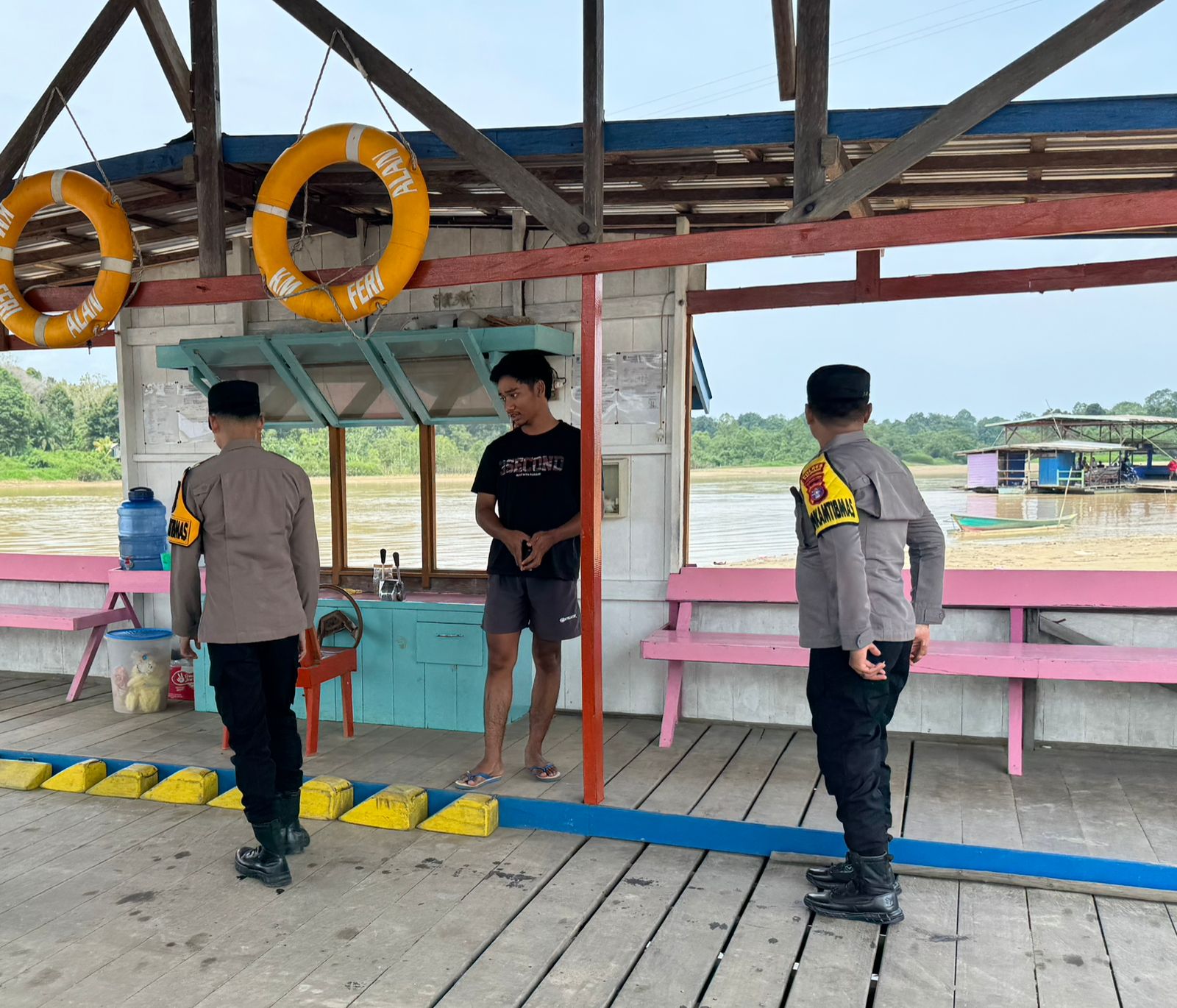 Dengan Patroli Dialogis, Polsek Tewang Sangalang Garing dan Pulau Malan Berikan Rasa Aman Kepada Masyarakat