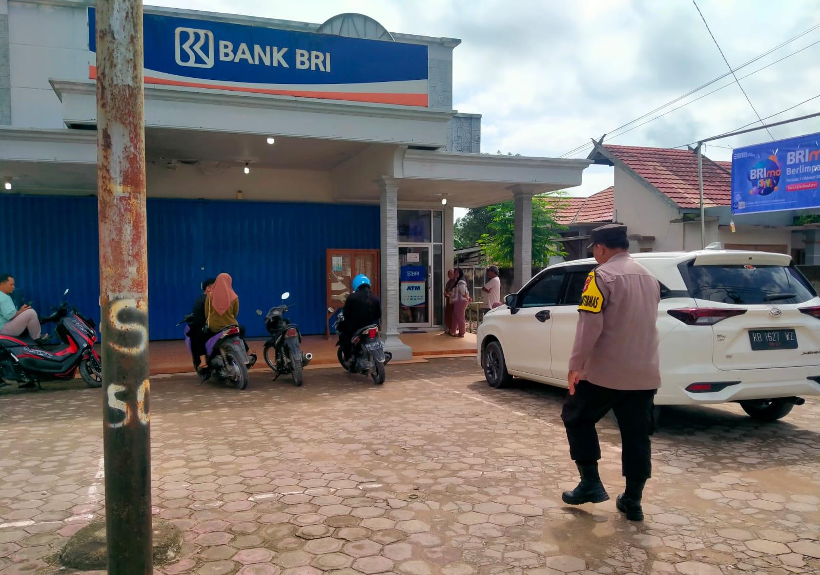 Polsek Sematu Jaya laksanakan patroli ke bank dan ATM