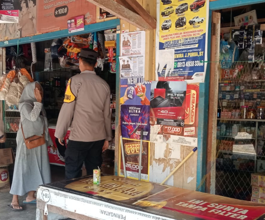 Polsek Delang laksanakan patroli sambang ke pemukiman dan warung warga