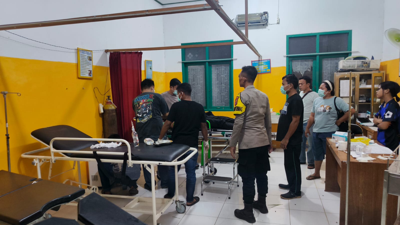 Respons cepat, anggota Polsek Delang sigap bantu amankan korban laka lantas