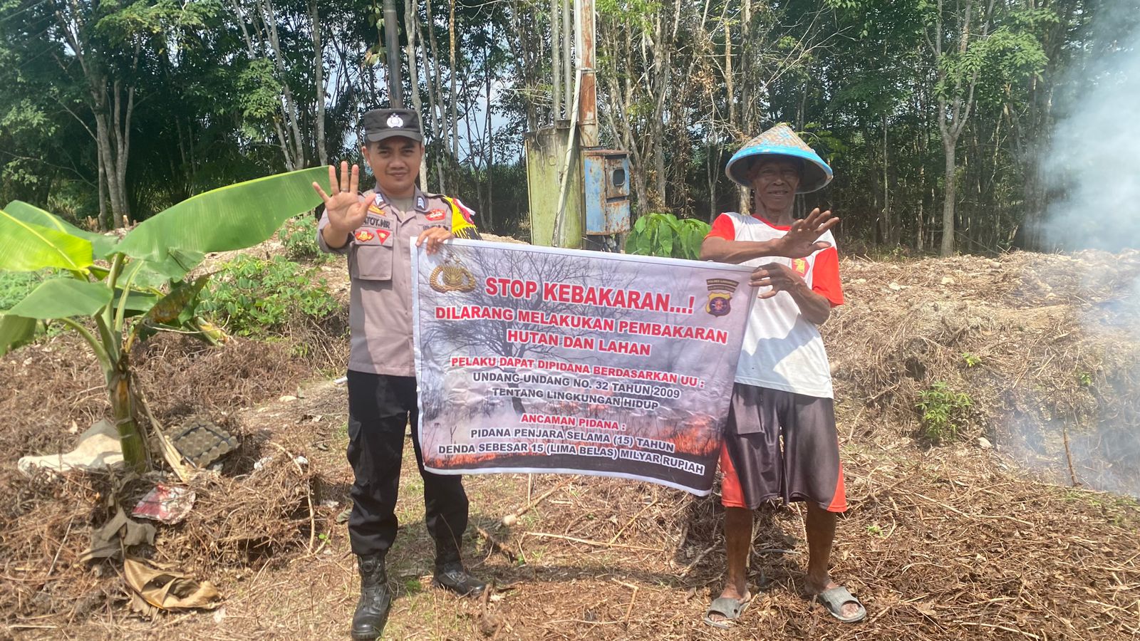 Bhabinkamtibmas Polsek Sematu Jaya sosialisasikan larangan Karhutla kepada masyarakat
