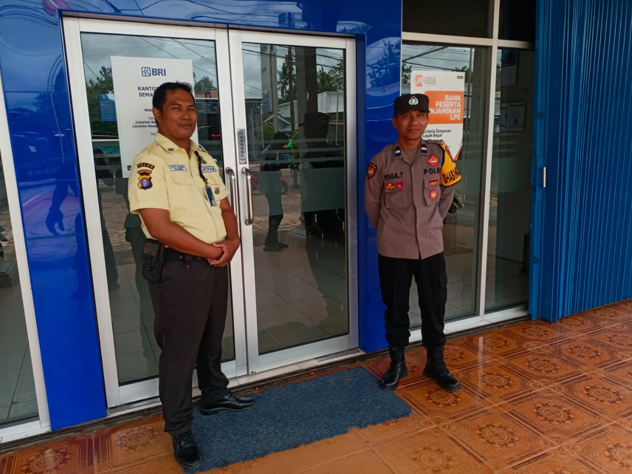 Polsek Sematu Jaya tingkatkan keamanan melalui patroli ke perbankan