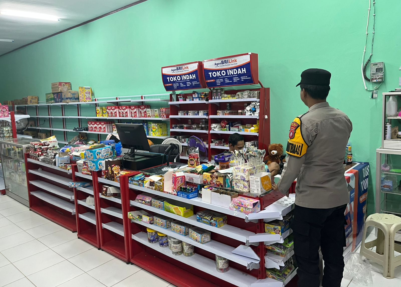 Polsek Lamandau laksanakan sambang ke pertokoan, sampaikan pesan kamtibmas