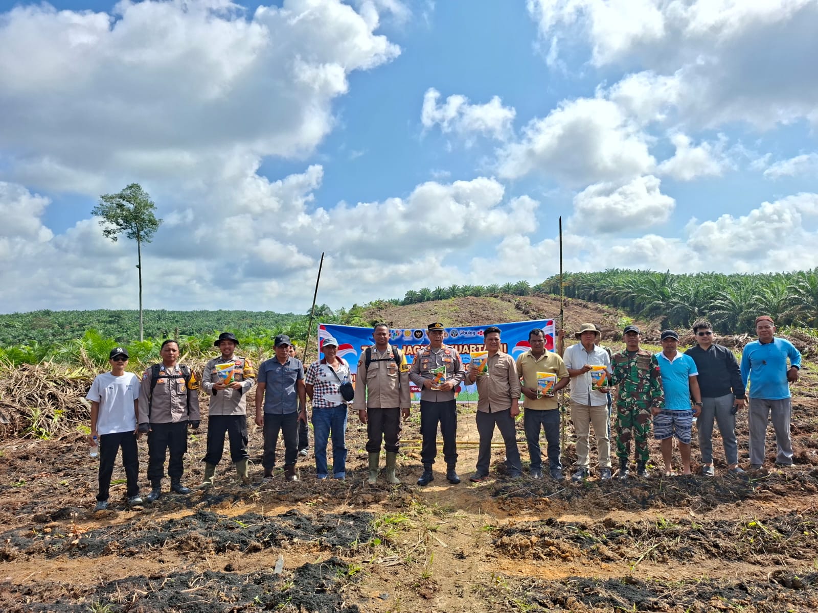 Dukung Swasembada Jagung 2026, Polsek Bulik bersama petani laksanakan penanaman jagung 3 hektar