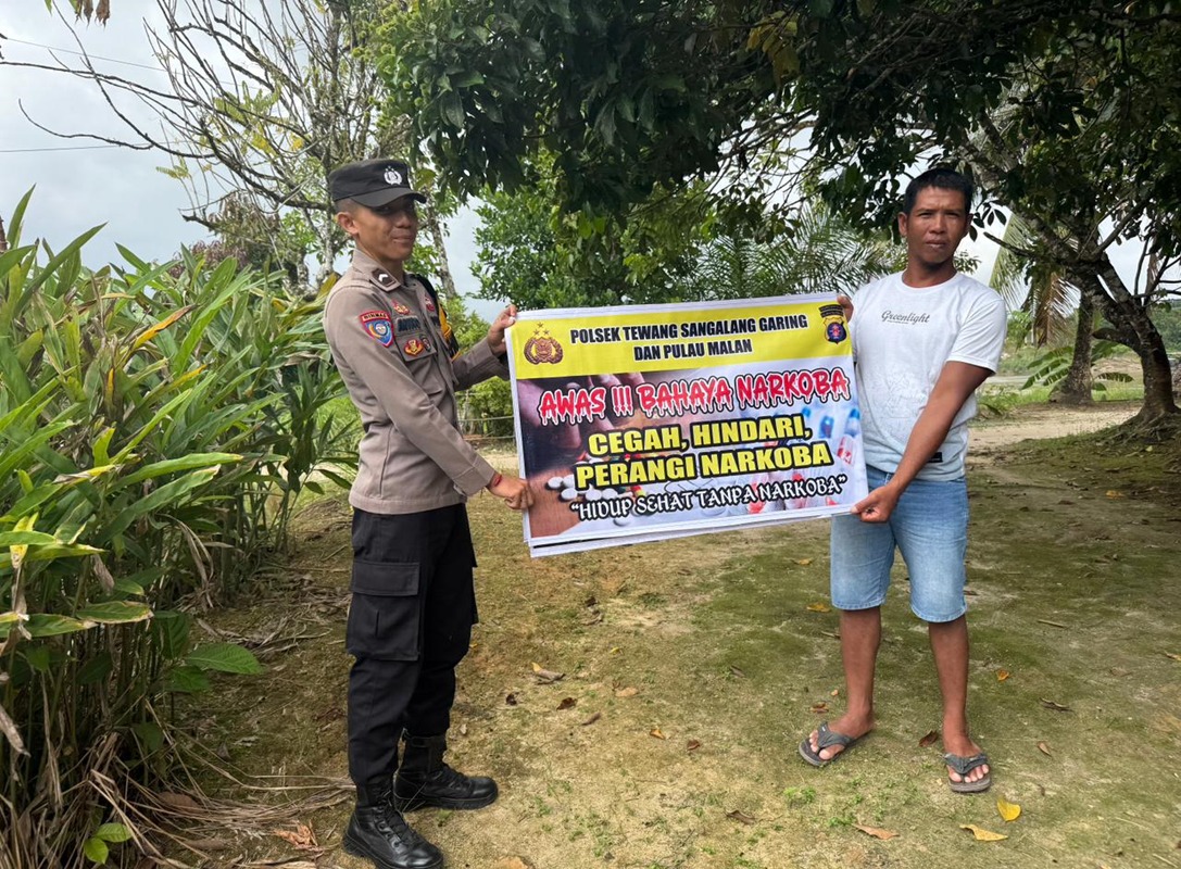 Melalui Imbauan dan media spanduk, Polsek Tewang Sangalang Garing dan Pulau Malan Imbau Warga Tidak Terjerumus Penyalahgunaan Narkoba.