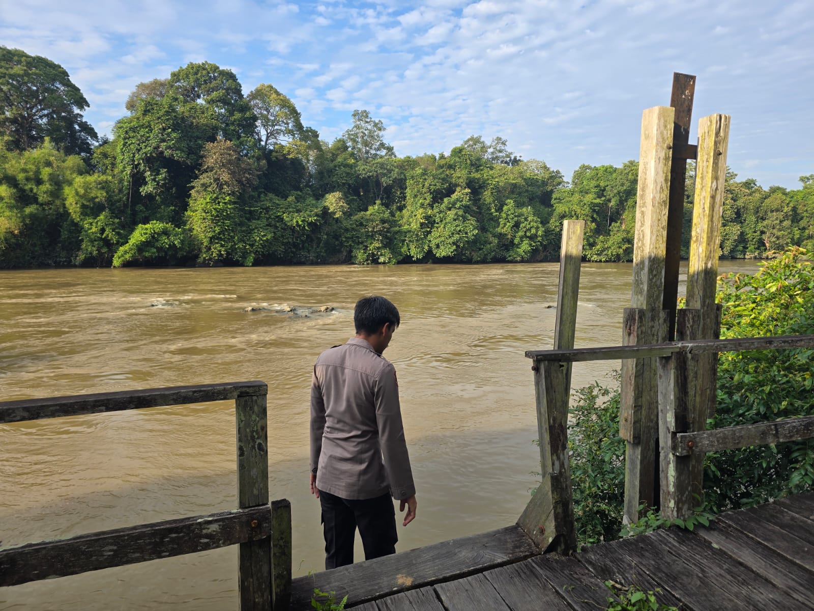 Polsek Lamandau Monitoring DAS Lamandau, Tinggi Muka Air Turun Menjadi 185 Cm