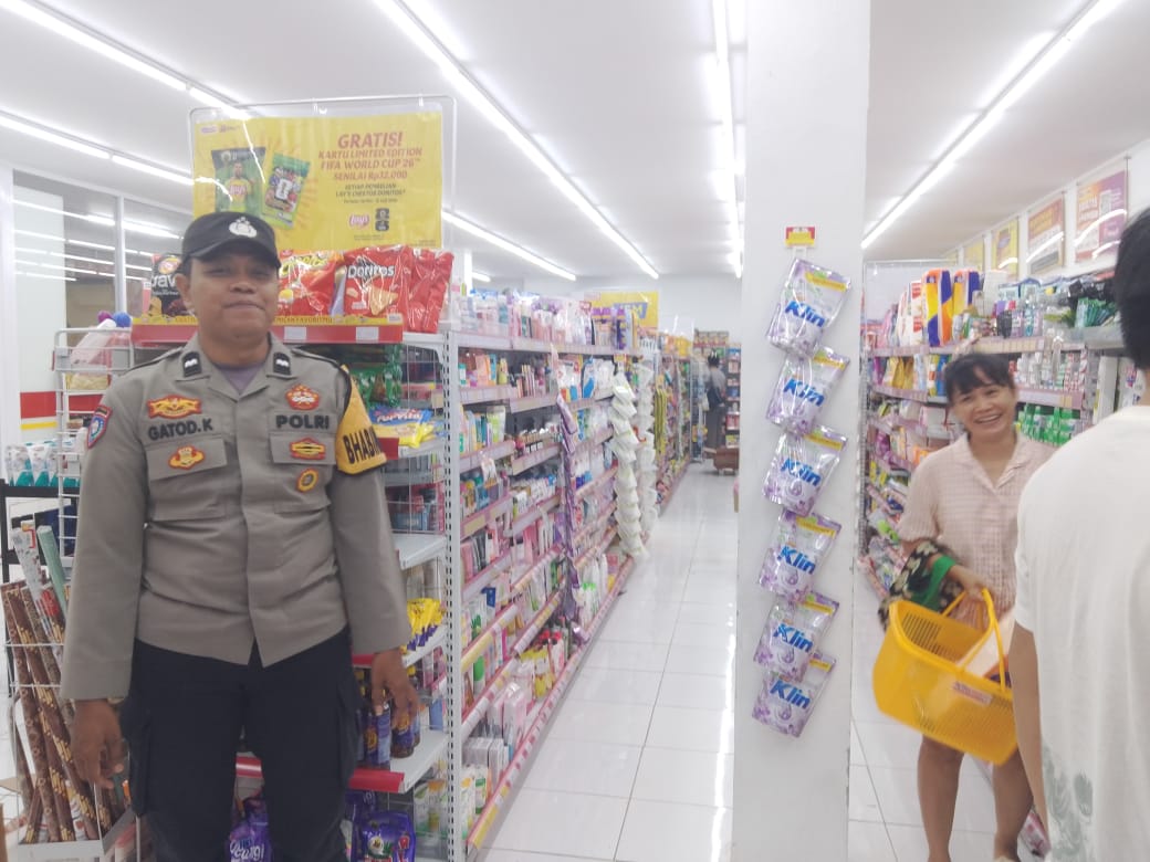 Patroli Pertokoan, Polsek Bulik Pastikan Aktivitas Masyarakat Berjalan Aman