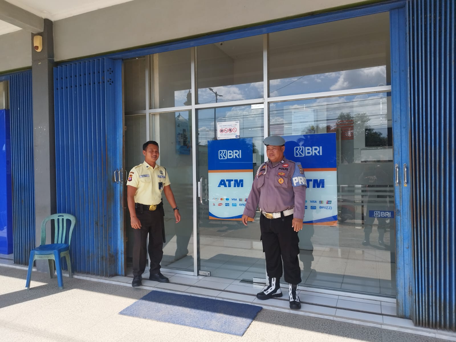 Pastikan Transaksi Berjalan Aman, Polsek Bulik Sambangi Bank dan ATM